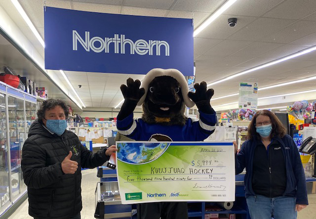 Kuujjuaq Hockey Club Cheque Presentation.jpg (232 KB)